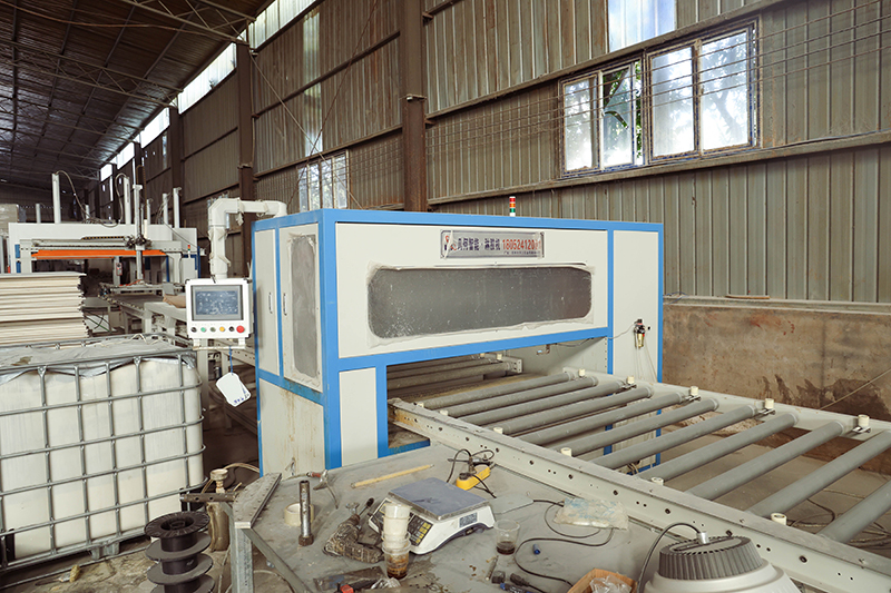 镁质风管板贴面复合生产线